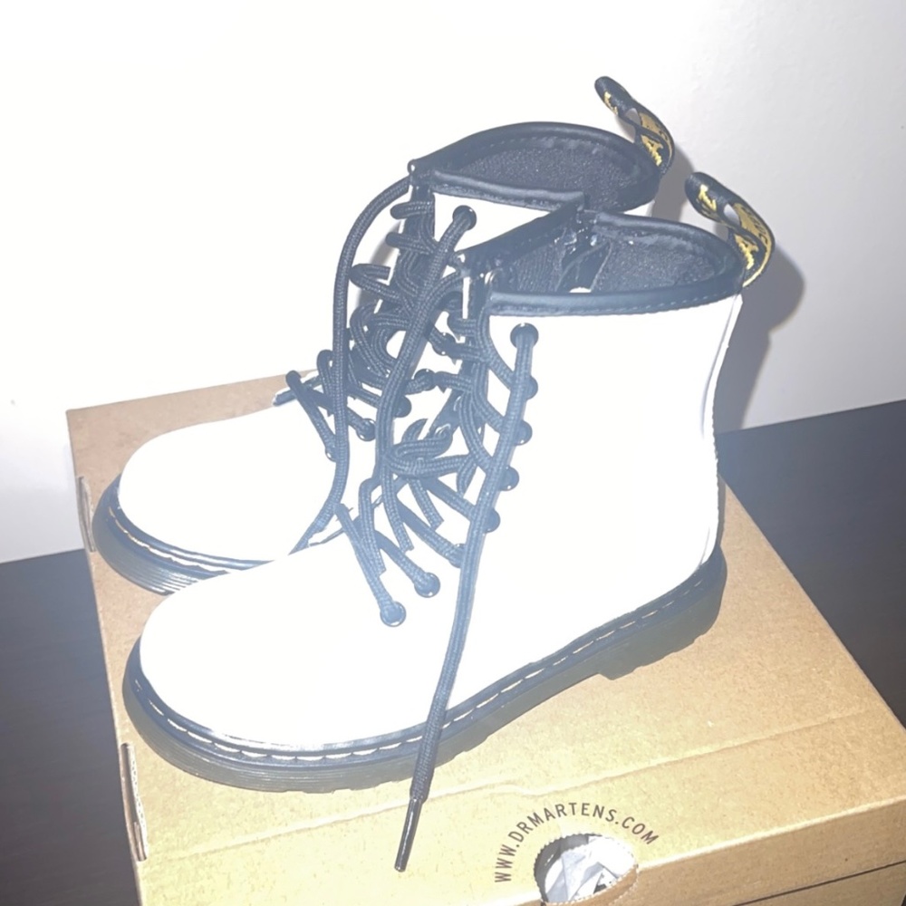 TODDLER 1460 PATENT LEATHER LACE UP BOOTS